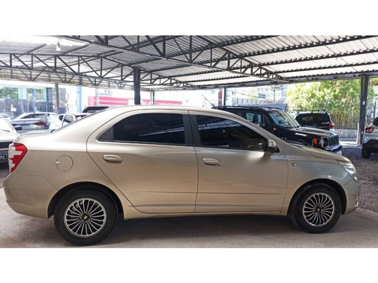 CHEVROLET - COBALT - 2012/2012 - Bege - R$ 37.900,00