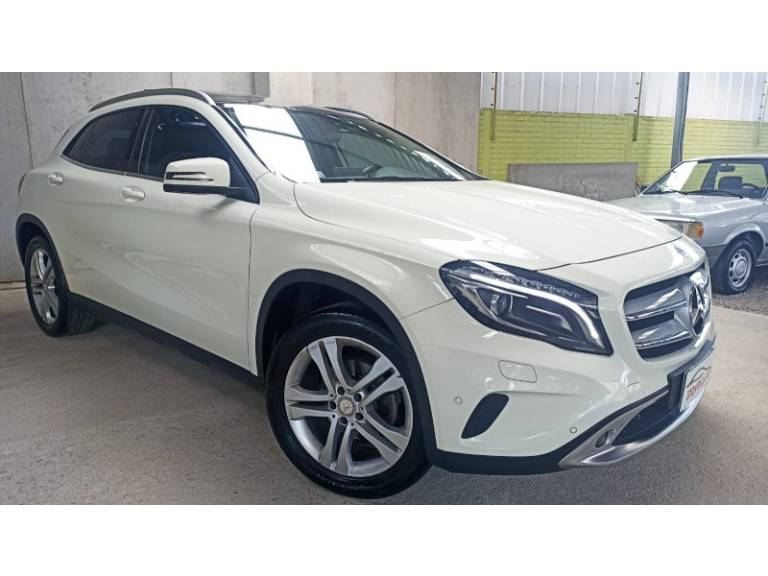 MERCEDES-BENZ - GLA 200 - 2017/2017 - Branca - R$ 118.900,00