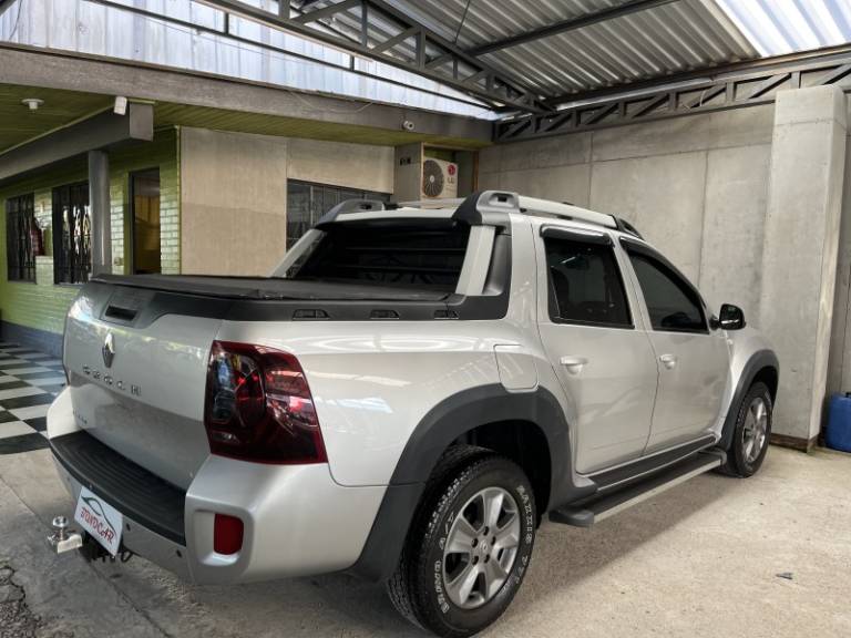 RENAULT - DUSTER OROCH - 2016/2017 - Prata - R$ 74.900,00
