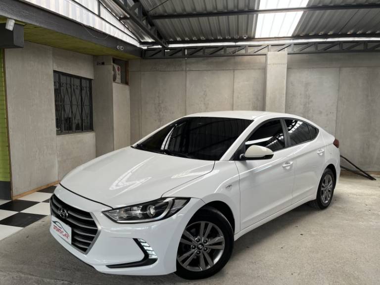 HYUNDAI - ELANTRA - 2016/2017 - Branca - R$ 76.900,00