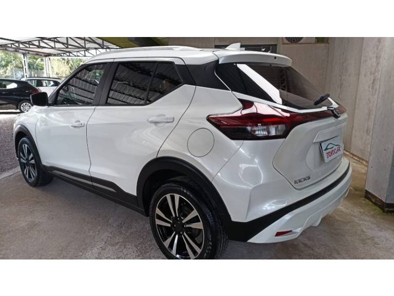 NISSAN - KICKS - 2022/2022 - Branca - R$ 99.900,00
