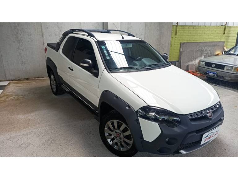 FIAT - STRADA - 2015/2015 - Branca - R$ 69.900,00