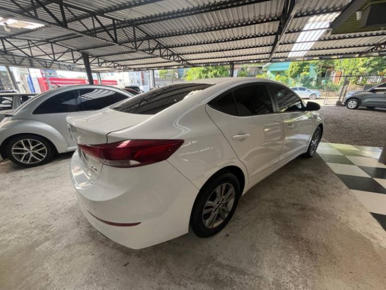 HYUNDAI - ELANTRA - 2016/2017 - Branca - R$ 76.900,00