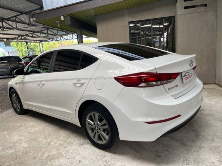 HYUNDAI - ELANTRA - 2016/2017 - Branca - R$ 83.900,00