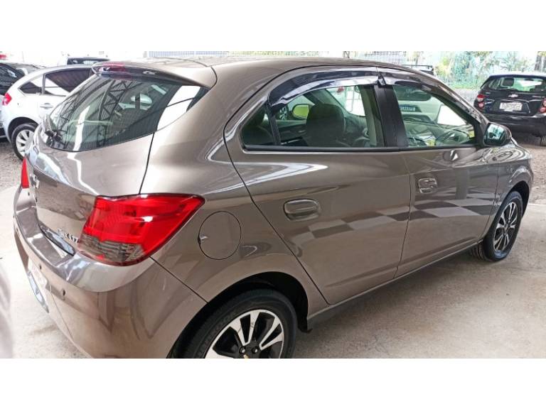 CHEVROLET - ONIX - 2013/2014 - Cinza - R$ 50.900,00
