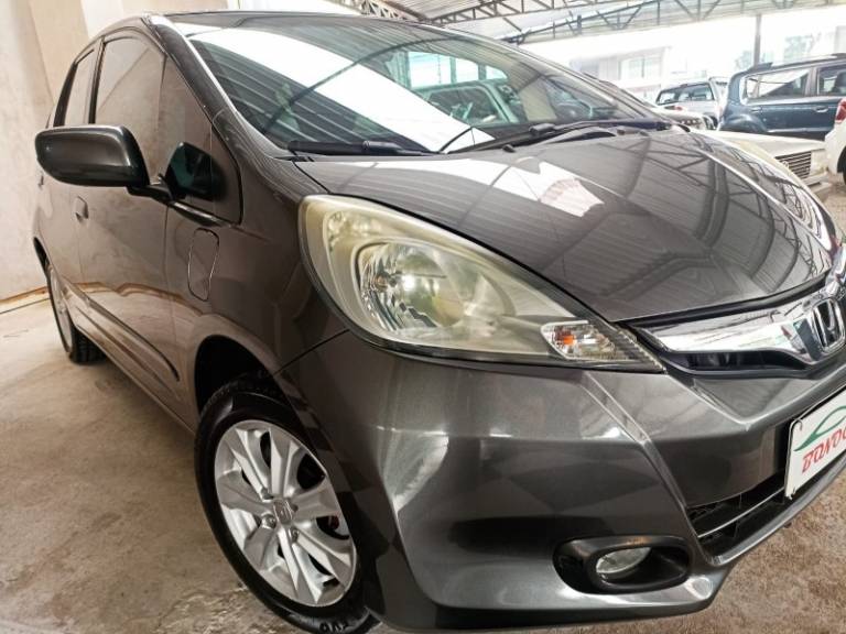 HONDA - FIT - 2013/2014 - Cinza - R$ 52.900,00