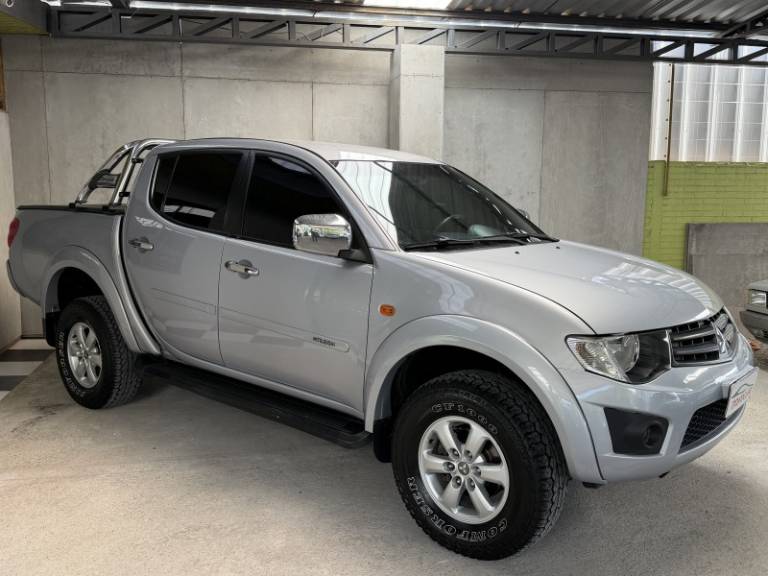 MITSUBISHI - L200 TRITON - 2013/2013 - Prata - R$ 85.900,00