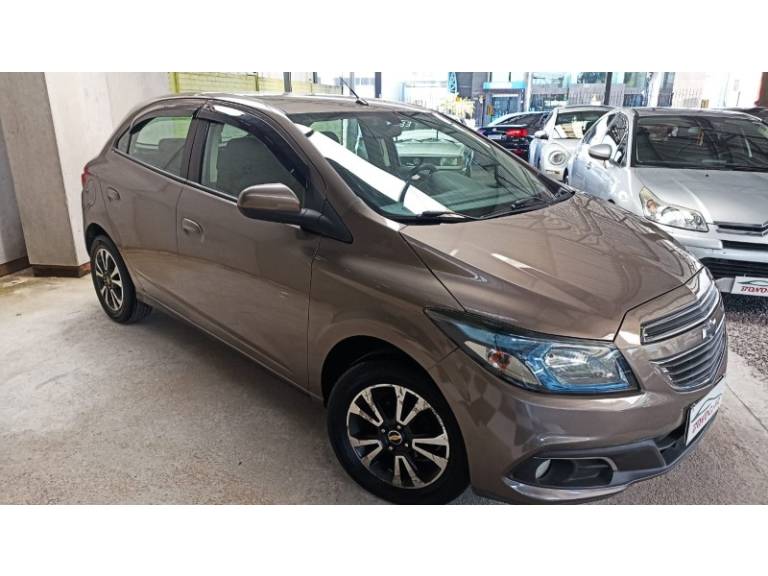 CHEVROLET - ONIX - 2013/2014 - Cinza - R$ 50.900,00