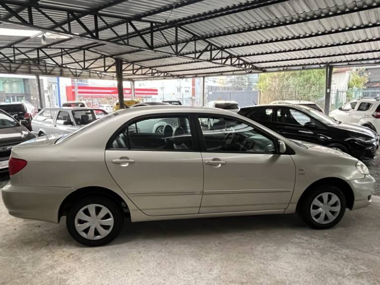 TOYOTA - COROLLA - 2006/2006 - Dourada - R$ 39.900,00