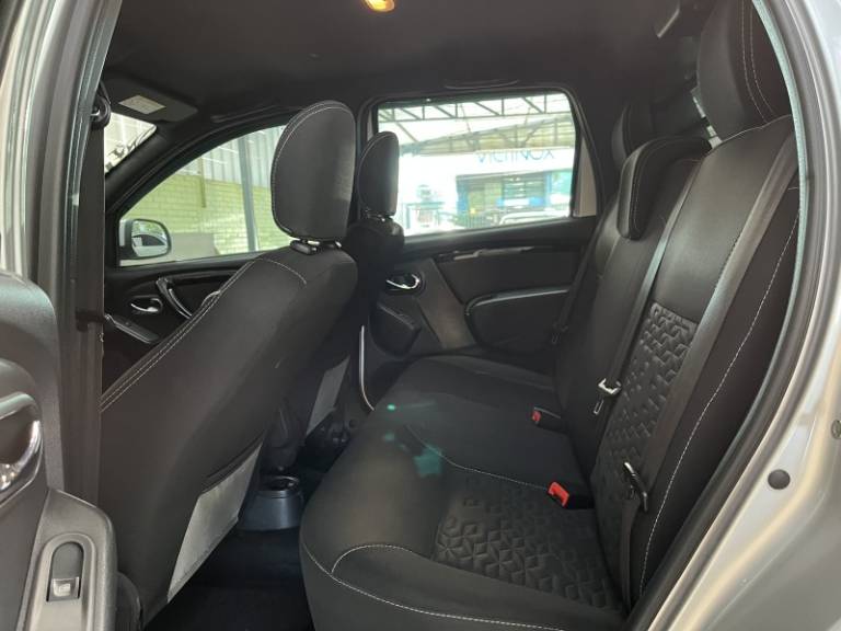 RENAULT - DUSTER OROCH - 2016/2017 - Prata - R$ 74.900,00