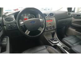 FORD - FOCUS - 2012/2013 - Branca - R$ 45.900,00
