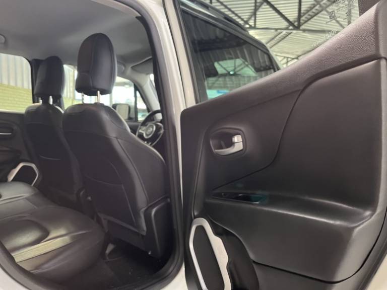 JEEP - RENEGADE - 2018/2019 - Branca - R$ 78.900,00