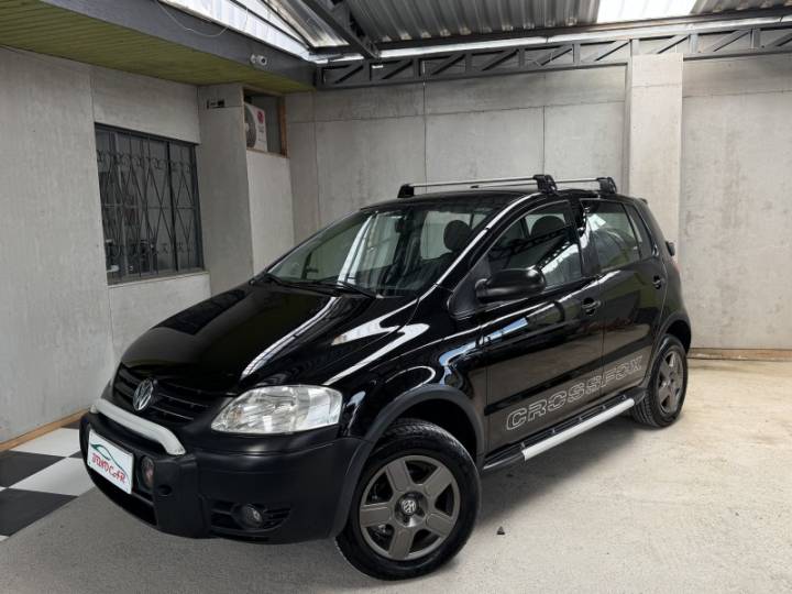 VOLKSWAGEN - CROSSFOX - 2006/2007 - Preta - R$ 32.900,00