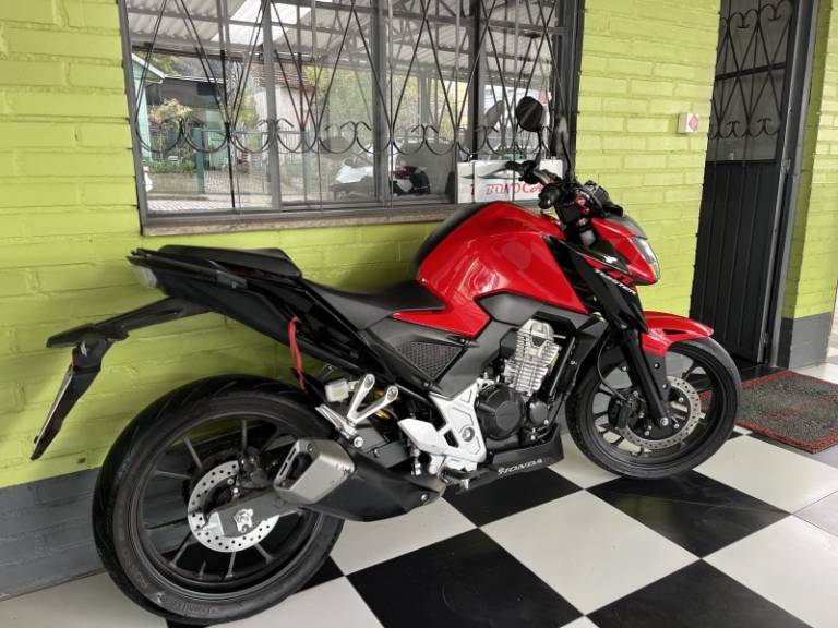 HONDA - CB 300F TWISTER - 2024/2024 - Vermelha - R$ 26.900,00