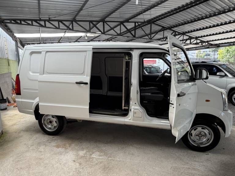 EFFA - V25 FURGÃO - 2024/2024 - Branca - R$ 79.900,00