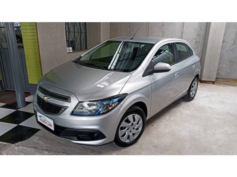 CHEVROLET - ONIX - 2013/2013 - Prata - R$ 40.900,00