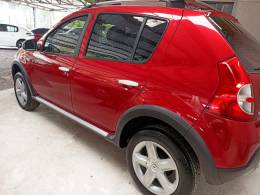 RENAULT - SANDERO - 2010/2011 - Vermelha - R$ 35.900,00