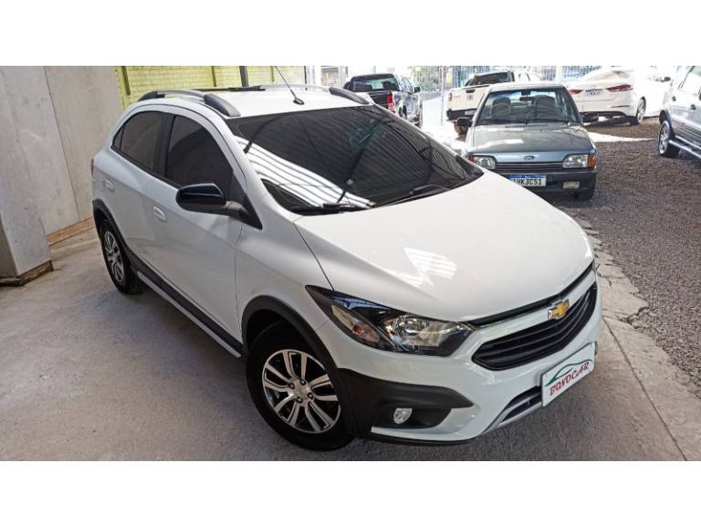 CHEVROLET - ONIX - 2018/2018 - Branca - R$ 68.900,00