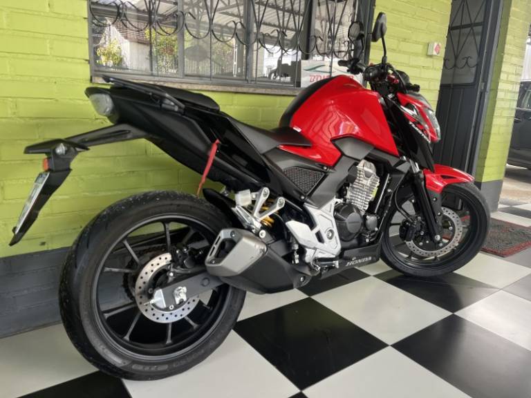 HONDA - CB 300F TWISTER - 2024/2024 - Vermelha - R$ 26.900,00